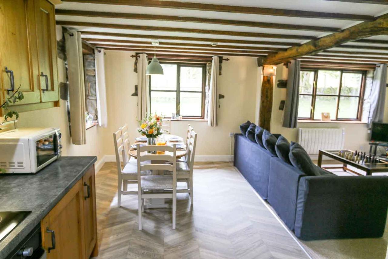 Llanafan-fawr Lake Cottages At Cwm Chwefru מראה חיצוני תמונה